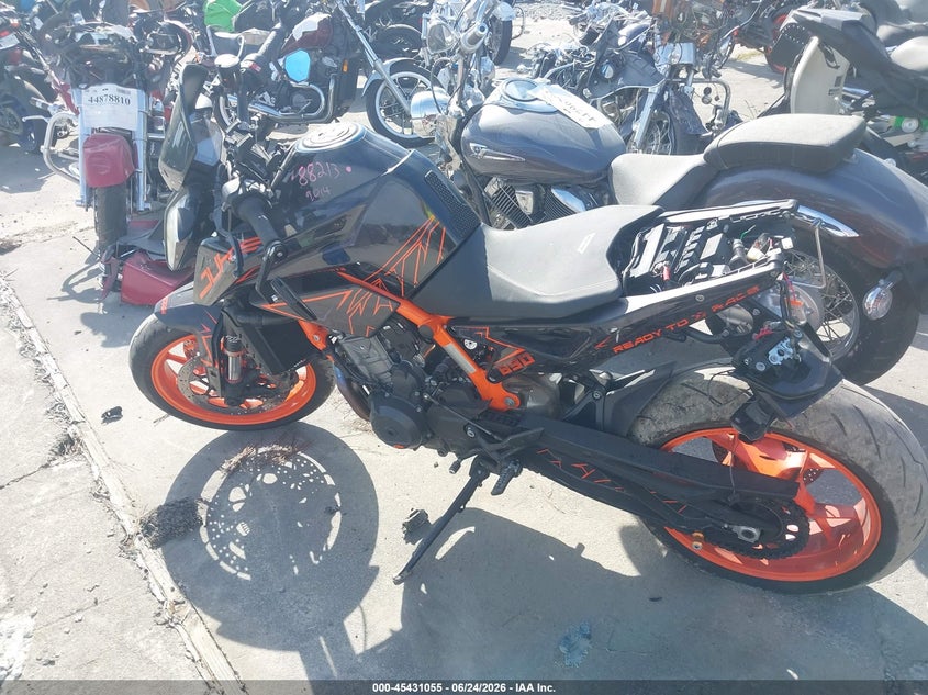 2023 Ktm 890 Duke R VIN: VBKTU9400PM849014 Lot: 45431055