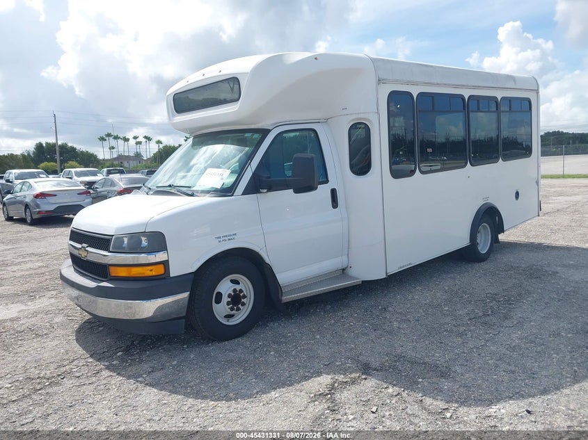 2019 CHEVROLET EXPRESS CUTAWAY 4500 auction photo 2