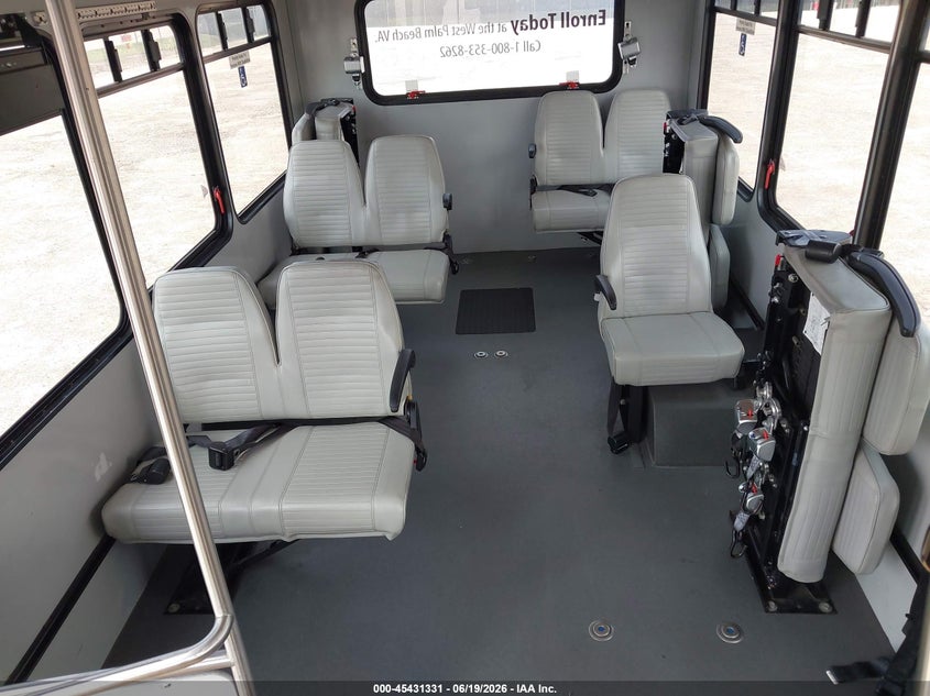 2019 CHEVROLET EXPRESS CUTAWAY 4500 auction photo 5