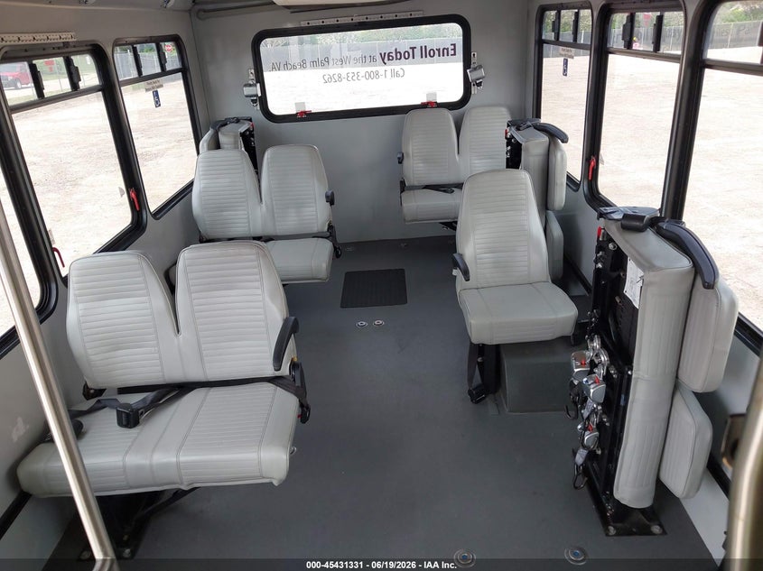 2019 CHEVROLET EXPRESS CUTAWAY 4500 auction photo 8