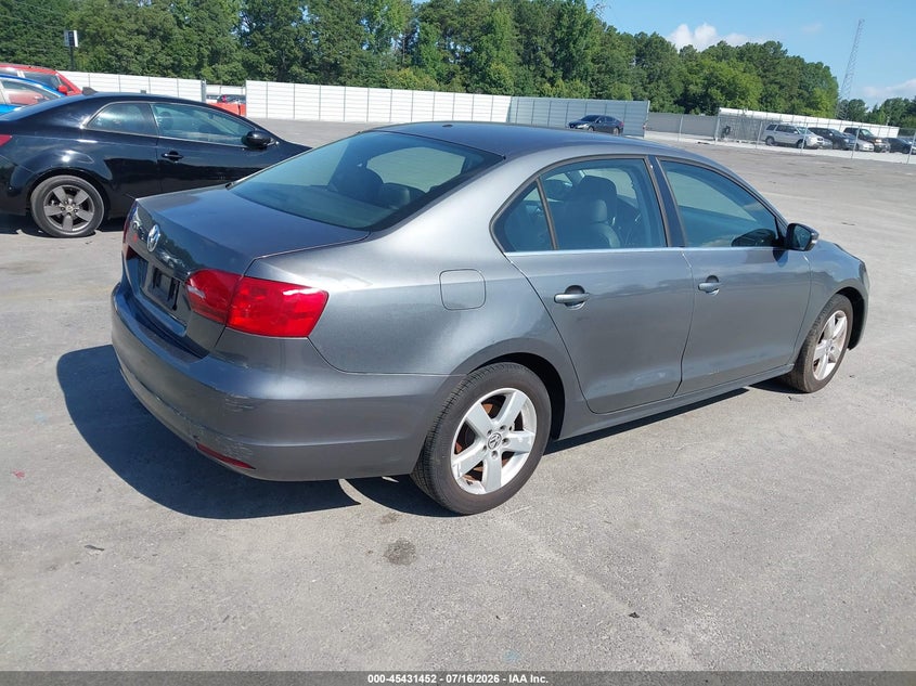 2013 VOLKSWAGEN JETTA auction photo 4