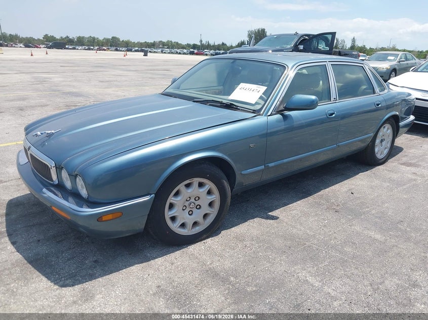 1998 Jaguar XJ, Normal Wear & Tear, IAAI, VIN SAJHX1245WC837825 — photo 2