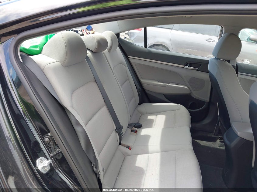 2018 HYUNDAI ELANTRA auction photo 8