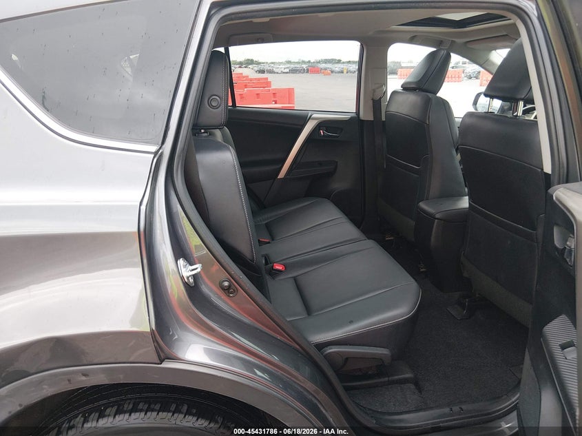 2015 TOYOTA RAV4 auction photo 8