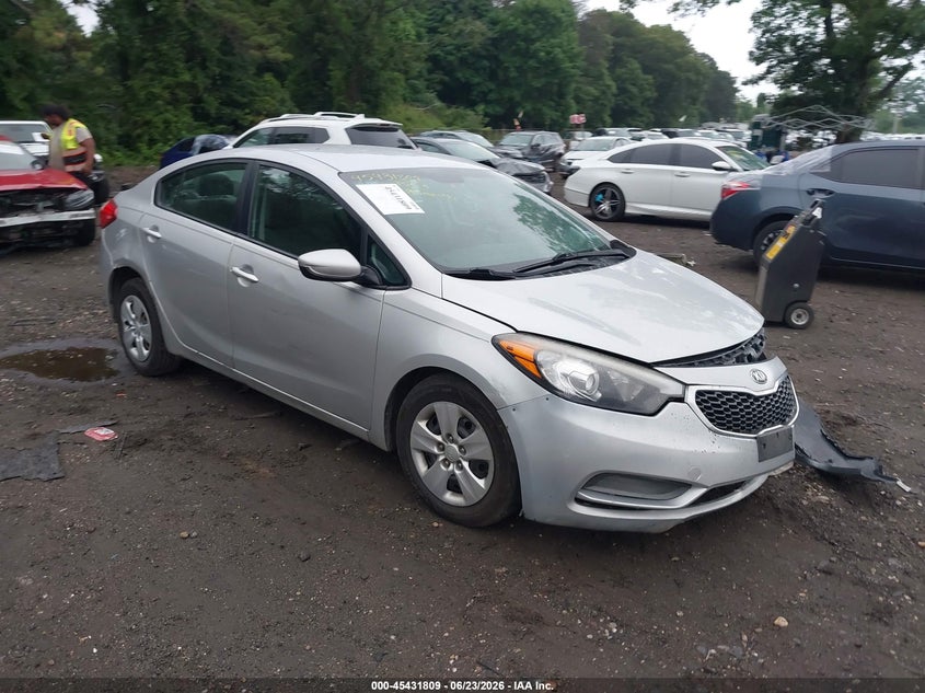 Vin: knafk4a63f5387795, lot: 45929909, kia forte lx 2015 img_1