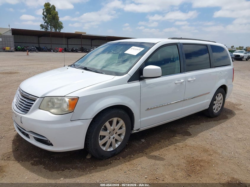 2014 CHRYSLER TOWN & COUNTRY auction photo 2