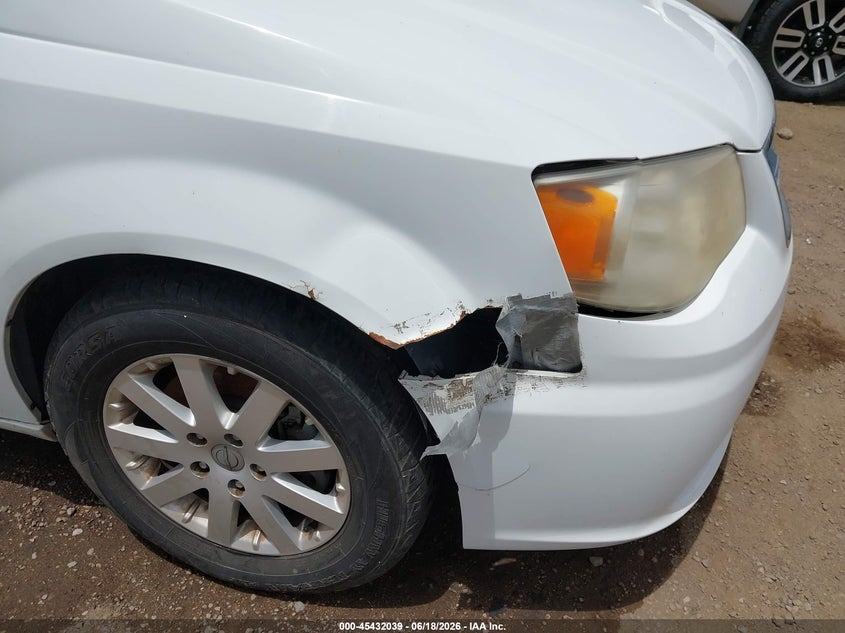 2014 CHRYSLER TOWN & COUNTRY auction photo 6