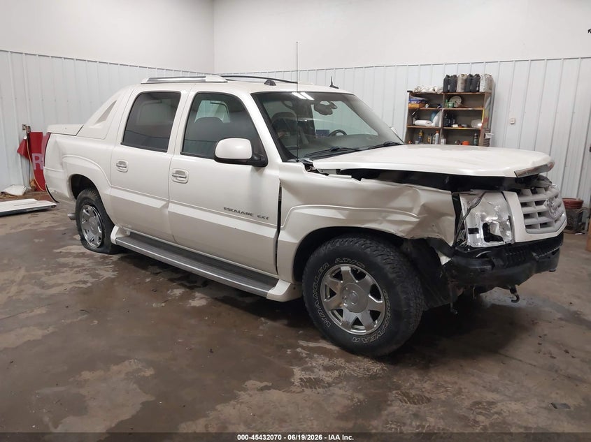 2005 CADILLAC ESCALADE EXT auction photo 1