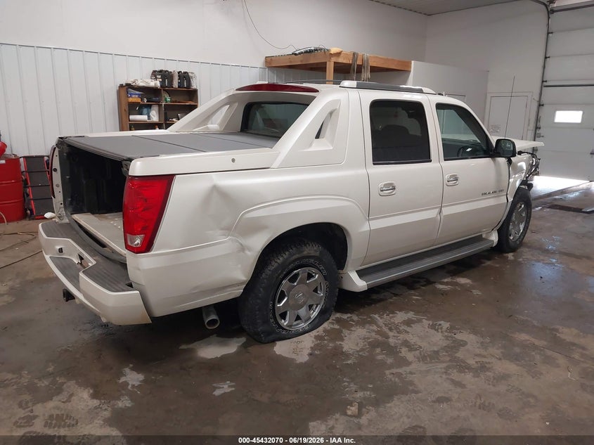 2005 CADILLAC ESCALADE EXT auction photo 4
