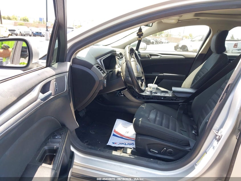 2019 FORD FUSION HYBRID auction photo 5