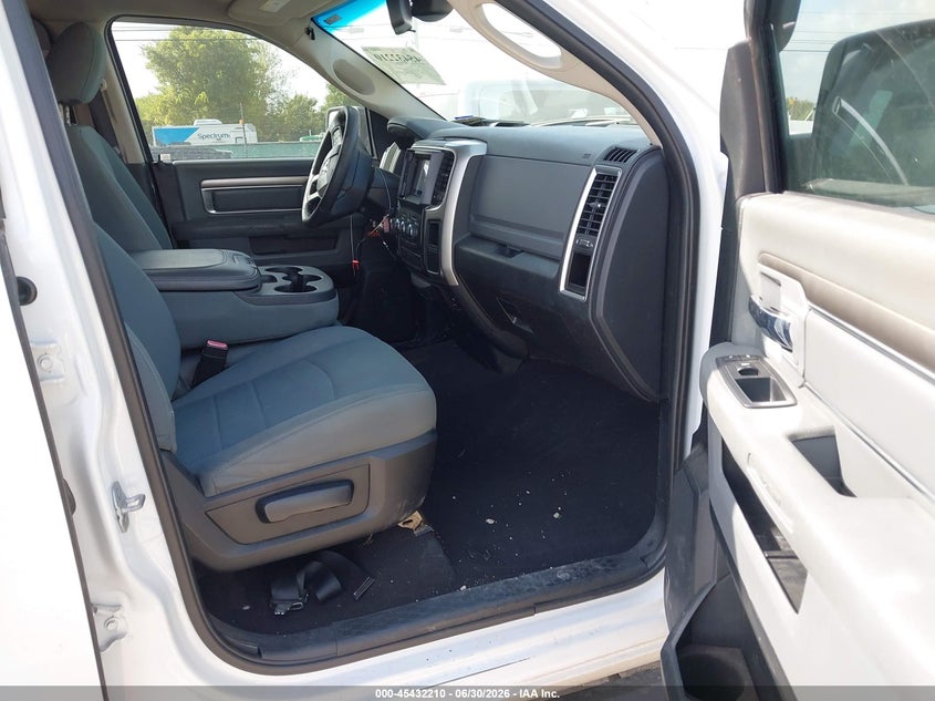 2016 RAM 1500 auction photo 5