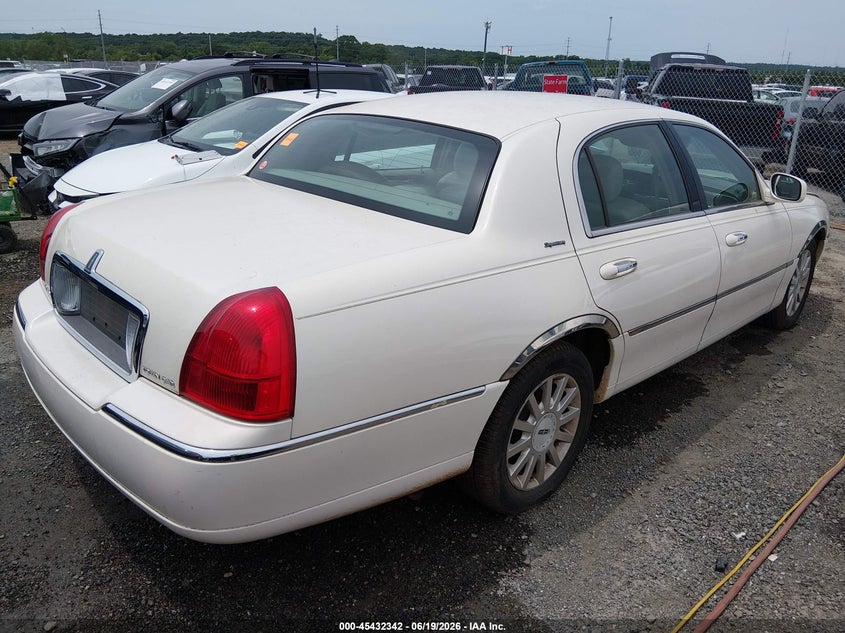 2007 LINCOLN TOWN CAR auction photo 4