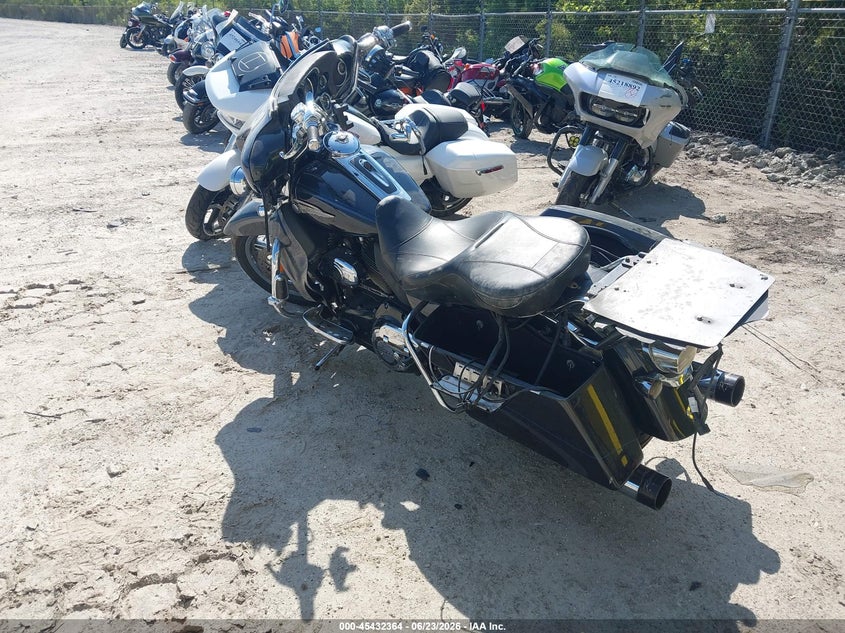 Фото 3 - HARLEY-DAVIDSON FLHTCUSE