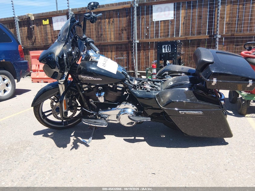 2017 Harley-Davidson Flhx Street Glide VIN: 1HD1KBC16HB676644 Lot: 45432566