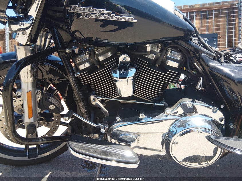 2017 Harley-Davidson Flhx Street Glide VIN: 1HD1KBC16HB676644 Lot: 45432566