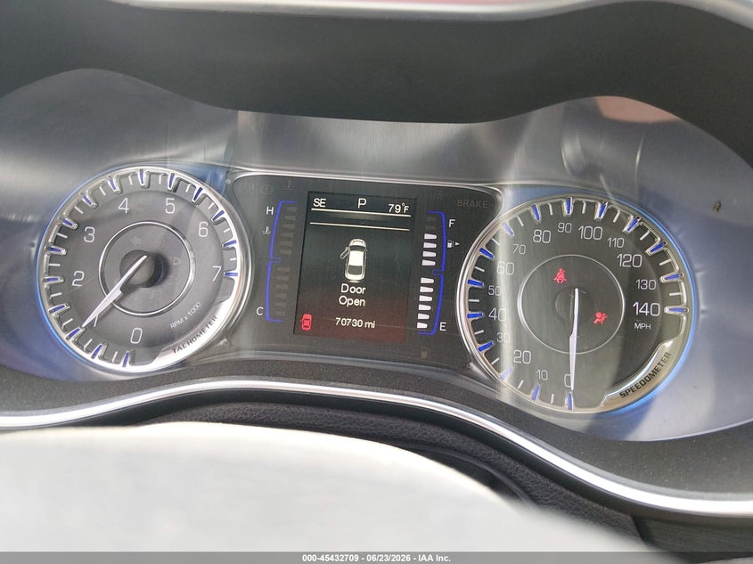 2015 CHRYSLER 200 auction photo 7