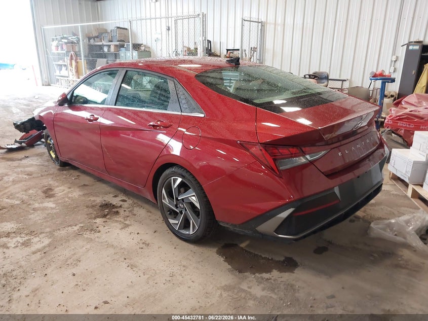 2024 HYUNDAI ELANTRA auction photo 3