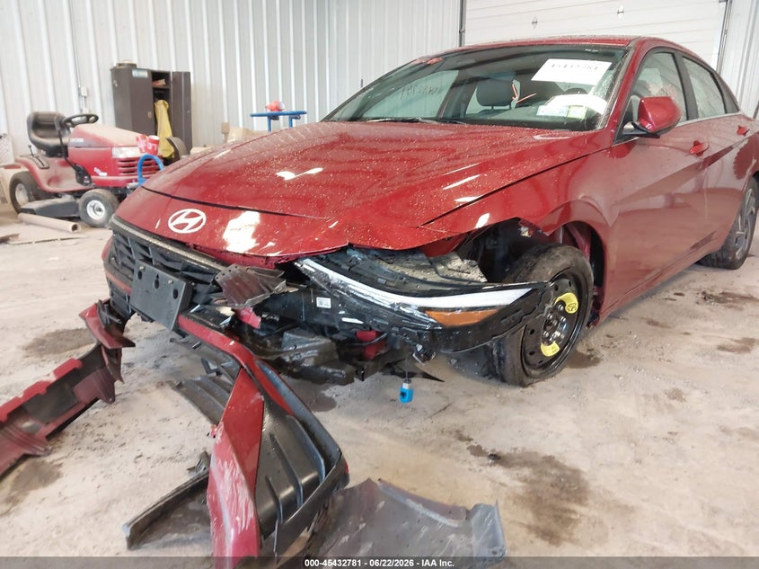 2024 HYUNDAI ELANTRA auction photo 6