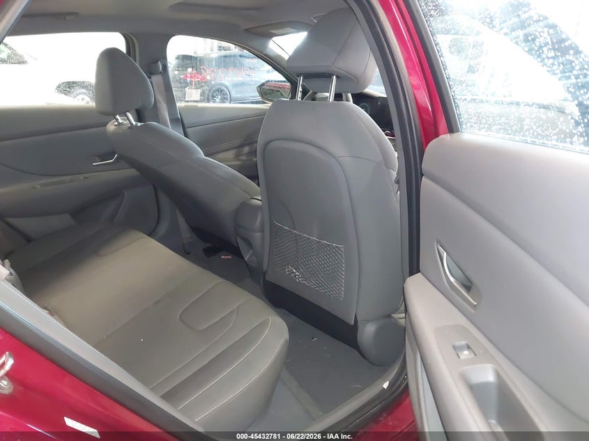 2024 HYUNDAI ELANTRA auction photo 8
