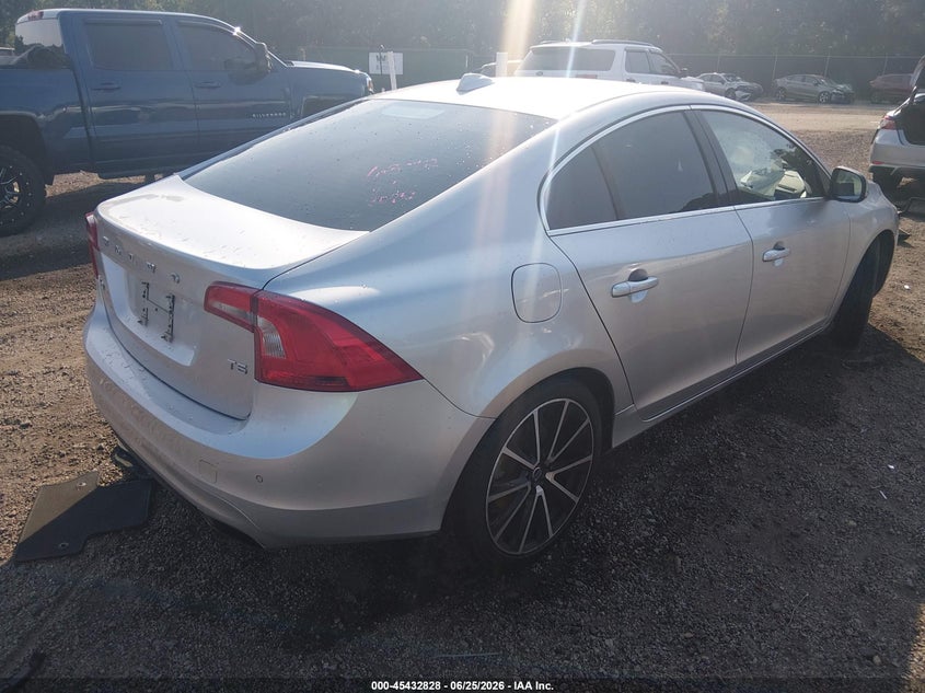 2016 VOLVO S60 auction photo 4