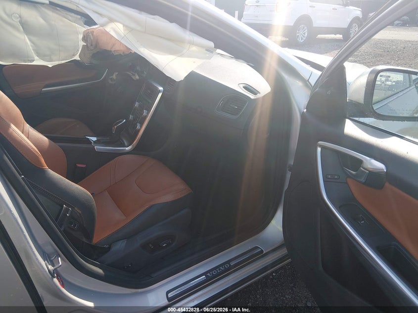 2016 VOLVO S60 auction photo 5