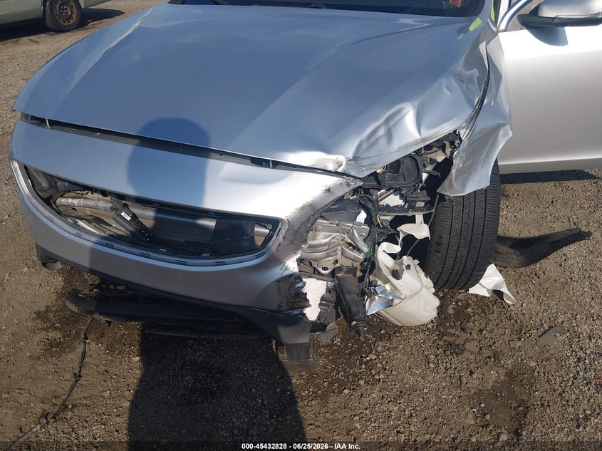 2016 VOLVO S60 auction photo 6