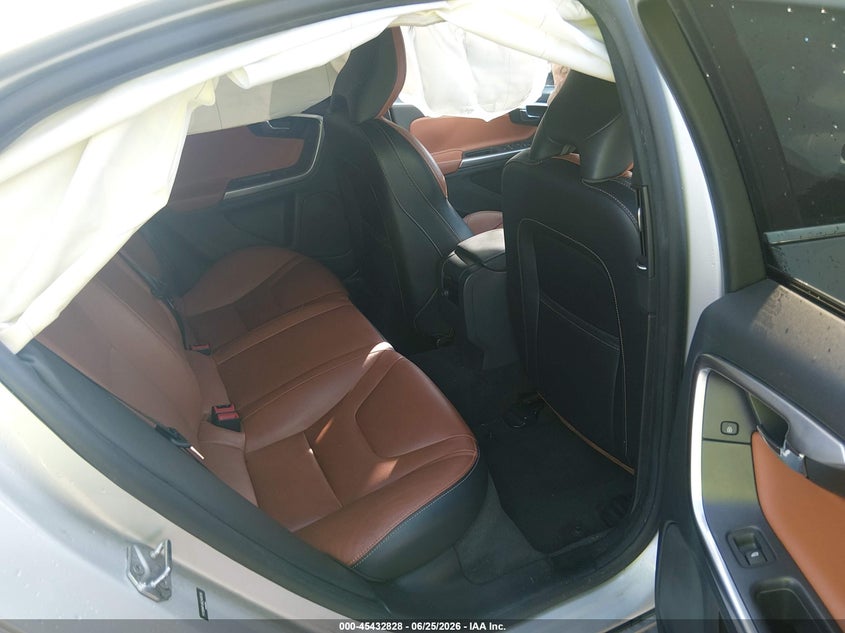 2016 VOLVO S60 auction photo 8
