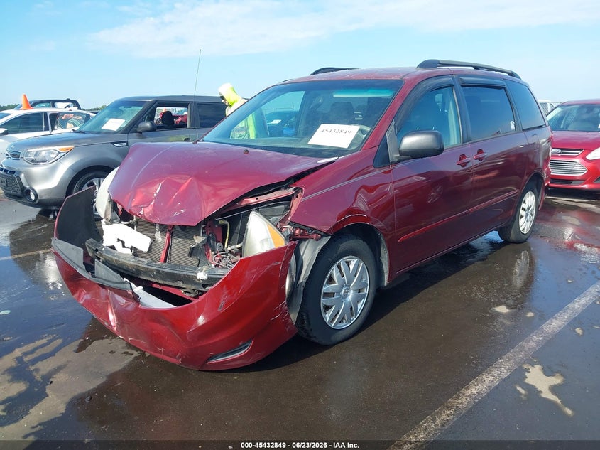 2008 TOYOTA SIENNA auction photo 2