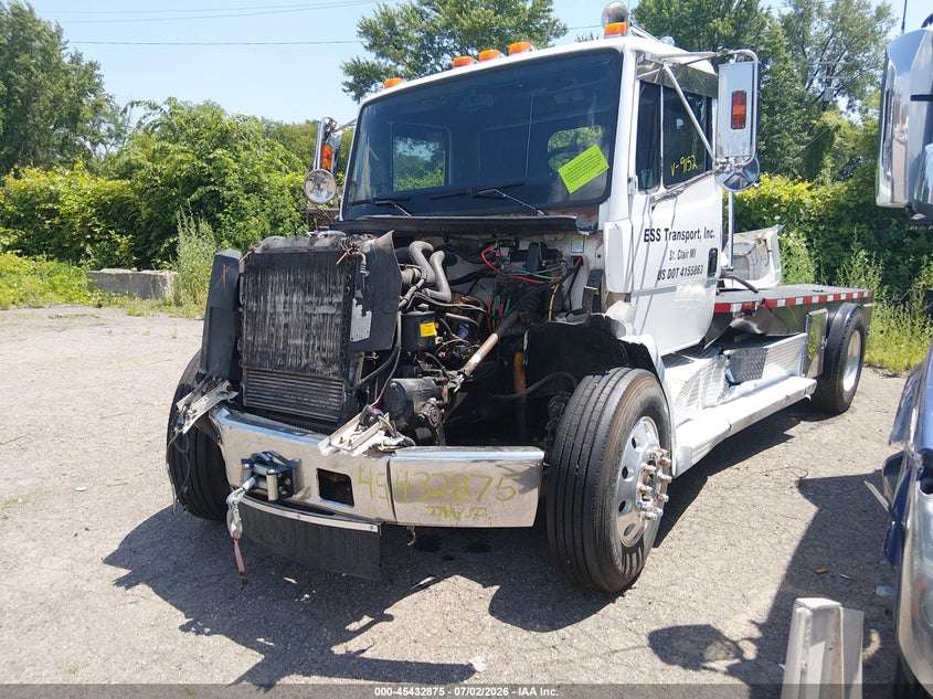 1998 FREIGHTLINER MEDIUM CONVENTIONAL auction photo 2