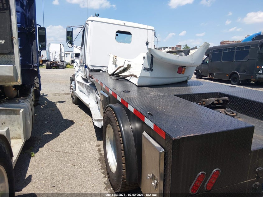 1998 FREIGHTLINER MEDIUM CONVENTIONAL auction photo 3