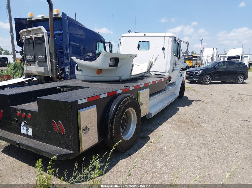 1998 FREIGHTLINER MEDIUM CONVENTIONAL auction photo 4
