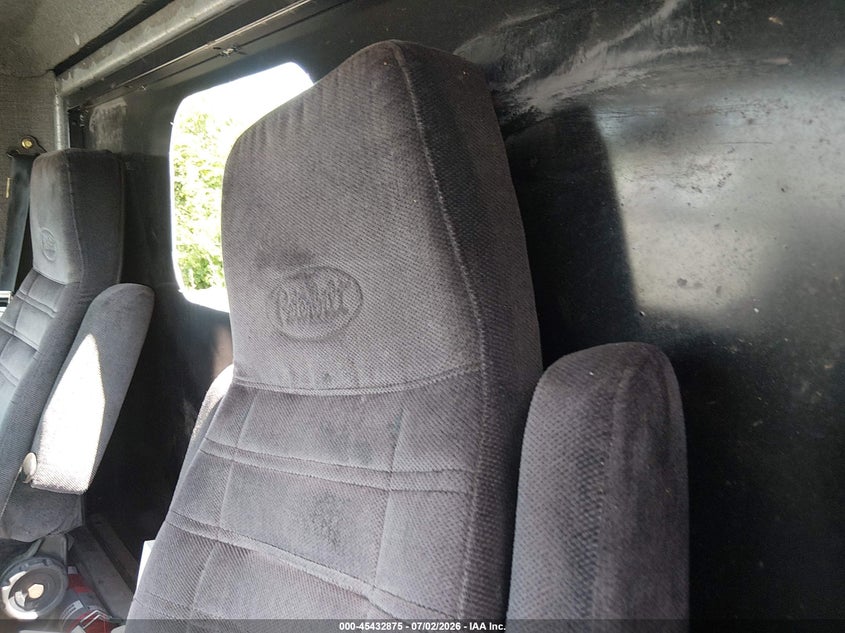 1998 FREIGHTLINER MEDIUM CONVENTIONAL auction photo 6