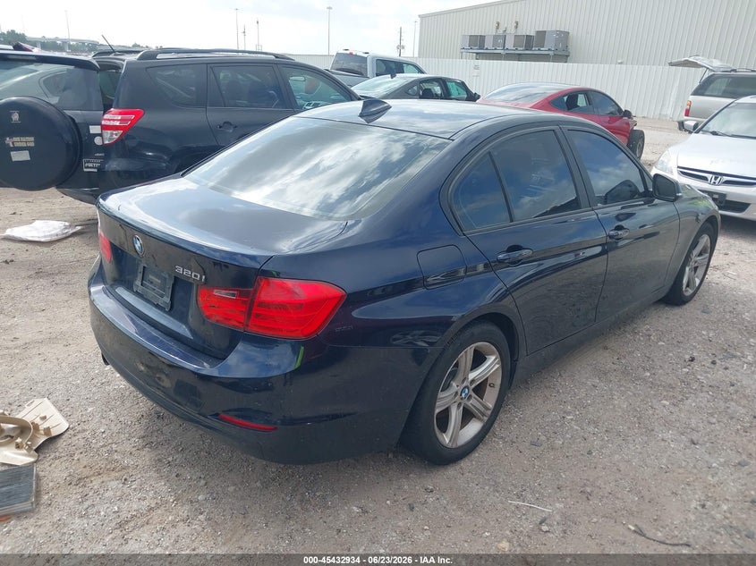 Vin: wba3b1g5xfnt05769, lot: 45931034, bmw 320i 20154