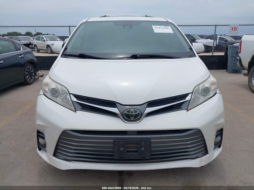 VIN 5TDYZ3DC4JS934983 2018 TOYOTA SIENNA XLE 8 PASSENGER