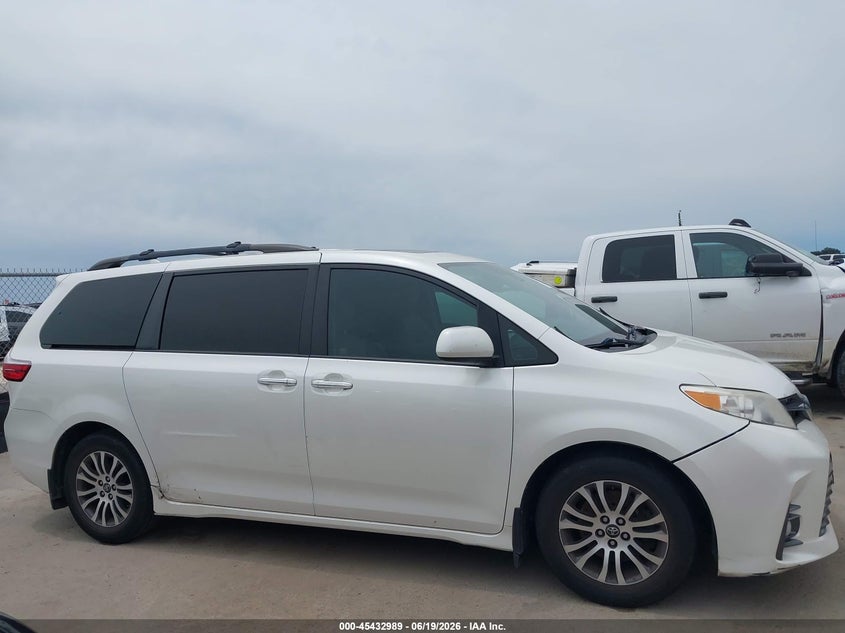 VIN 5TDYZ3DC4JS934983 2018 TOYOTA SIENNA XLE 8 PASSENGER