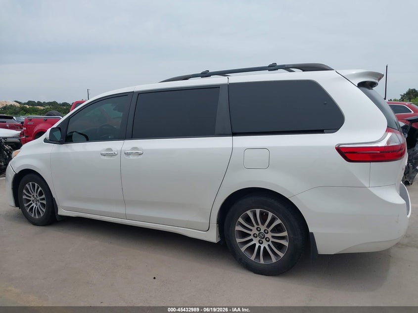 VIN 5TDYZ3DC4JS934983 2018 TOYOTA SIENNA XLE 8 PASSENGER