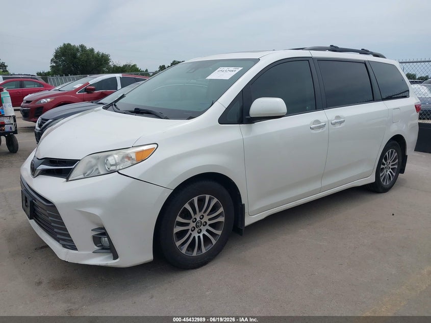 VIN 5TDYZ3DC4JS934983 2018 TOYOTA SIENNA XLE 8 PASSENGER
