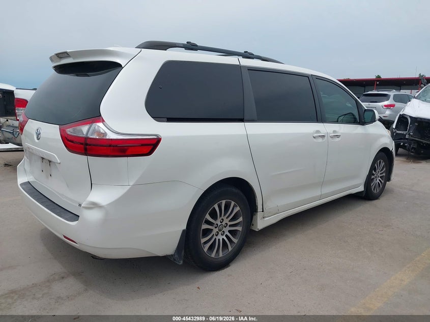 VIN 5TDYZ3DC4JS934983 2018 TOYOTA SIENNA XLE 8 PASSENGER