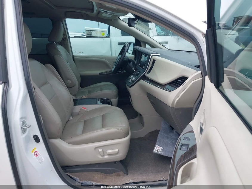 VIN 5TDYZ3DC4JS934983 2018 TOYOTA SIENNA XLE 8 PASSENGER