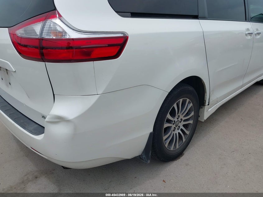 VIN 5TDYZ3DC4JS934983 2018 TOYOTA SIENNA XLE 8 PASSENGER