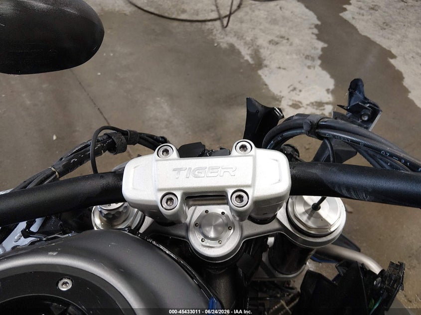2023 TRIUMPH MOTORCYCLE TIGER auction photo 7