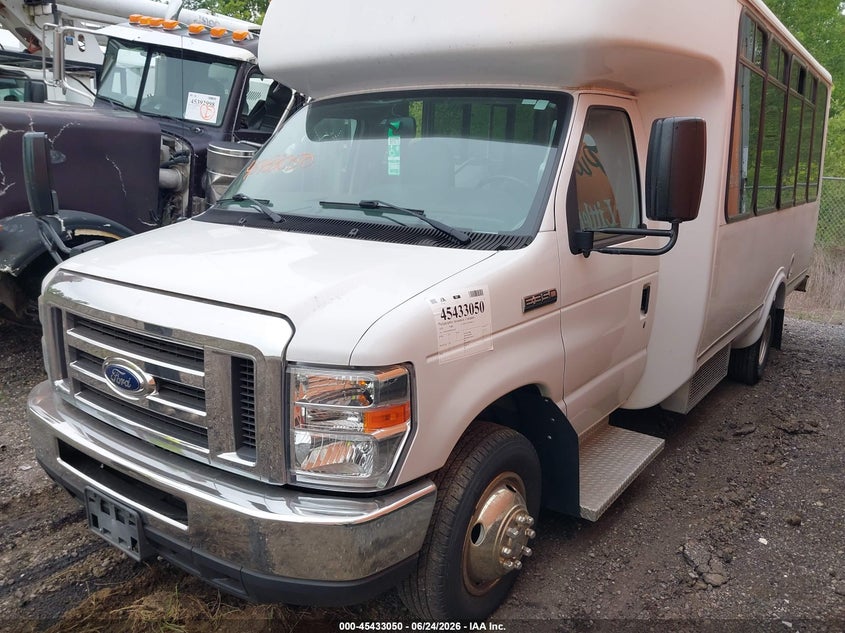 Ford E-350 Cutaway - фото 2