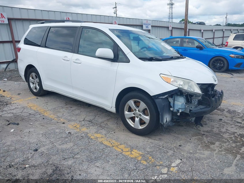 TOYOTA SIENNA LE 8 PASSENGER 2017
