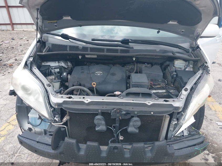 TOYOTA SIENNA - zdjęcie 10