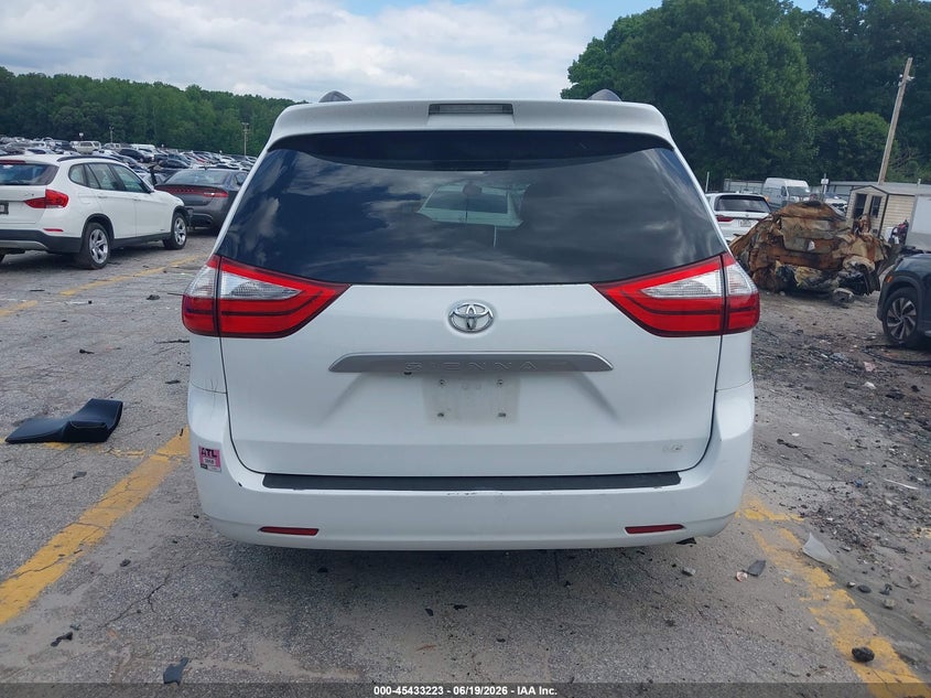 TOYOTA SIENNA - zdjęcie 16