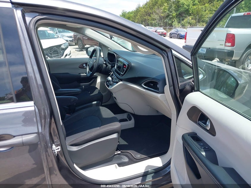 2021 CHRYSLER VOYAGER auction photo 5
