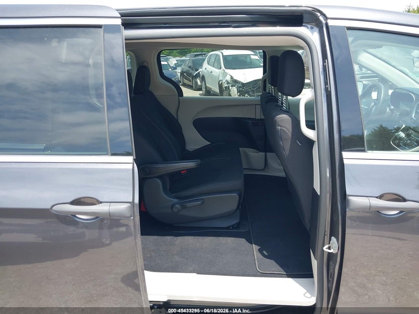 2021 CHRYSLER VOYAGER auction photo 8