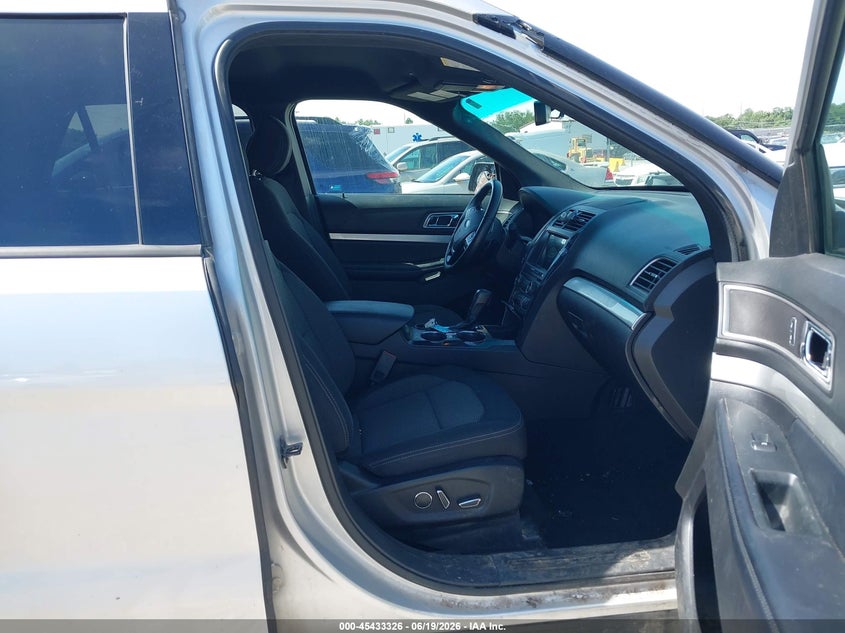 FORD EXPLORER 2017 VIN 1FM5K7D83HGB52703