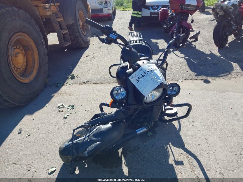 VIN 56KCCDAA8J3363790 2018 INDIAN MOTORCYCLE CO. CHIEF DARK HORSE