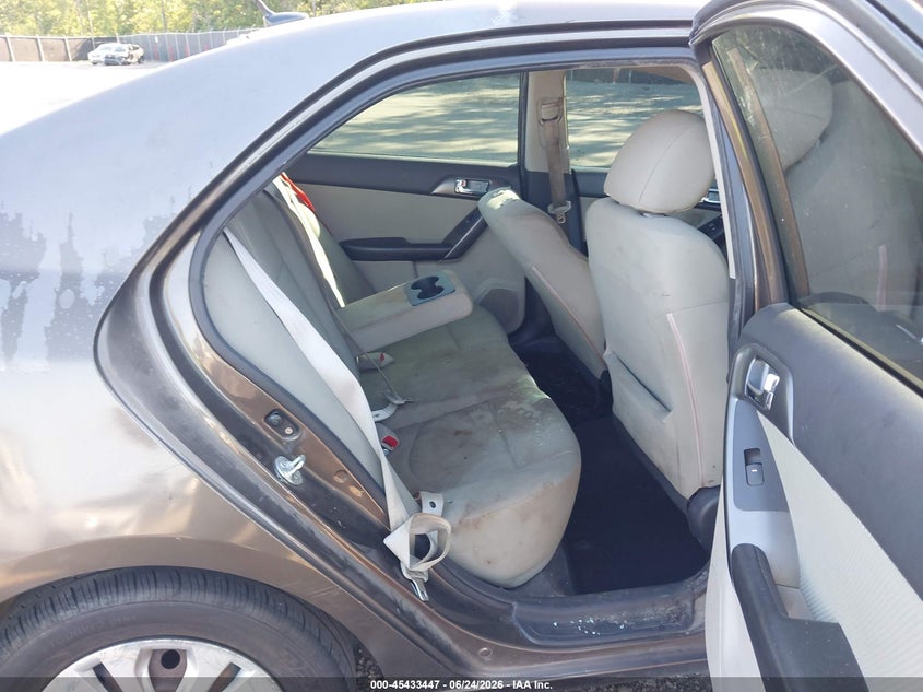 2013 KIA FORTE auction photo 8